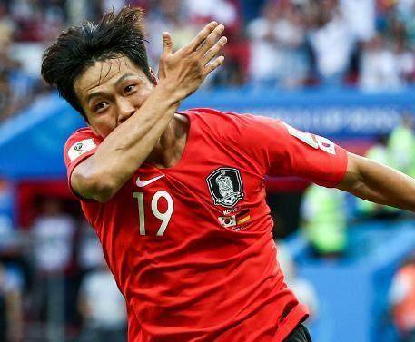 开云下载-世界杯球员从9+9到2+11！金元浪潮褪去谁在裸泳？