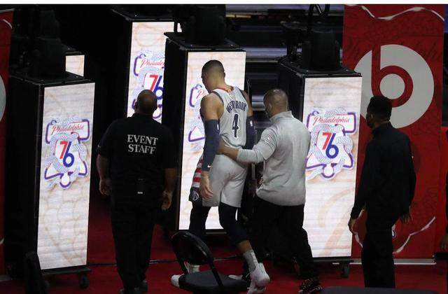 开云下载-球迷失控疫情惹的祸？明星后卫遭殃